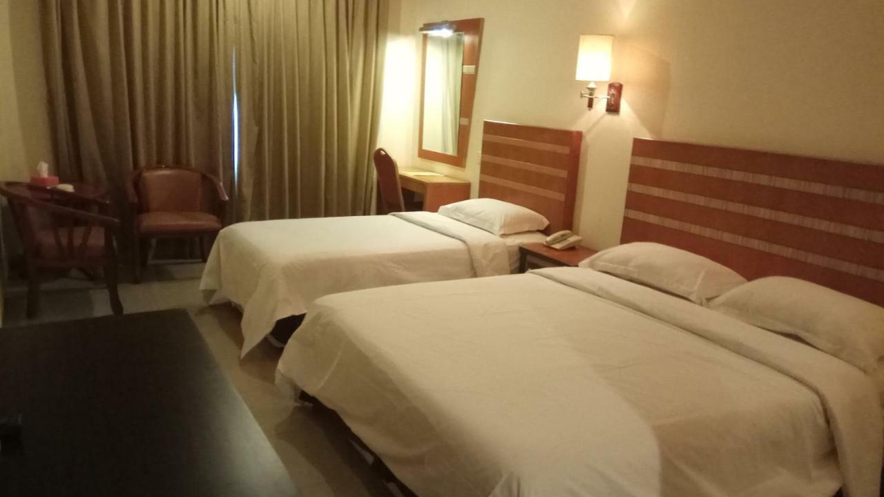 Utama Hotel Batam Bilik gambar